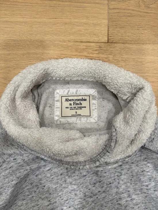 Abercrombie & Fitch Heather Gray Crossover Funnel Neck Sweater with White Trim - Picture 2 of 2